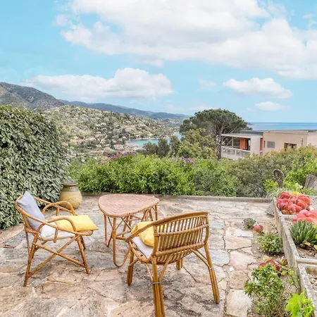 Peaceful Retreat With Stunning Sea View Private Terrace & Garden לה לבאנדו