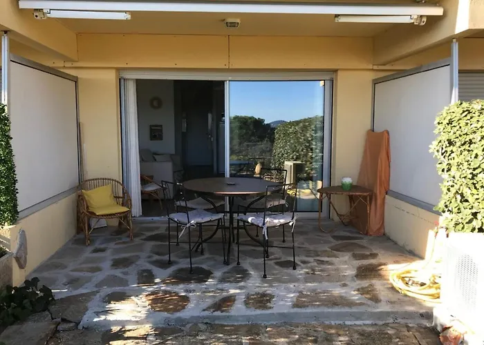 Peaceful Retreat With Stunning Sea View Private Terrace & Garden Lägenhet