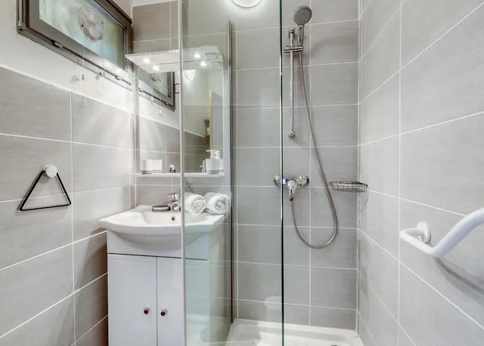 Апартаменты Peaceful Retreat With Stunning Sea View Private Terrace & Garden *