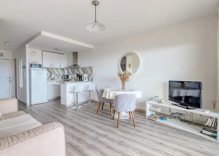 Peaceful Retreat With Stunning Sea View Private Terrace & Garden Le Lavandou